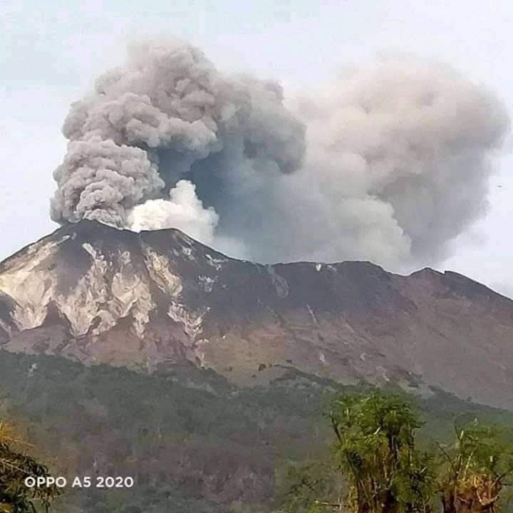 November 27, 2020. EN. Indonesia : Sinabung , Indonesia : Ili Lewotolok , Hawaii : Mauna Loa , Ecuador : Reventador .