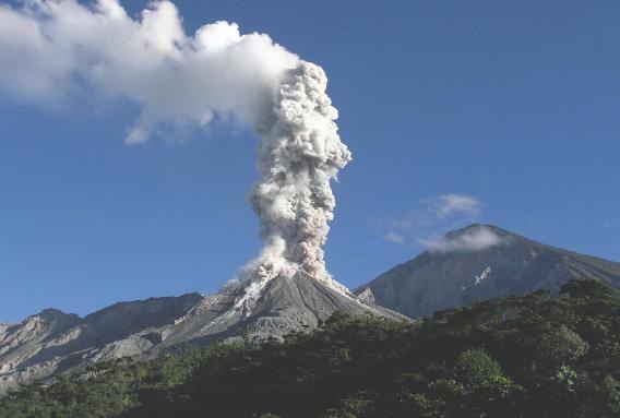 Lire la suite à propos de l’article 13 Février 2021 . FR . Alaska : Semisopochnoi , La Martinique : Montagne Pelée , Guatemala : Santiaguito , Chili : Villarica , Islande : Péninsule de Reykjanes .