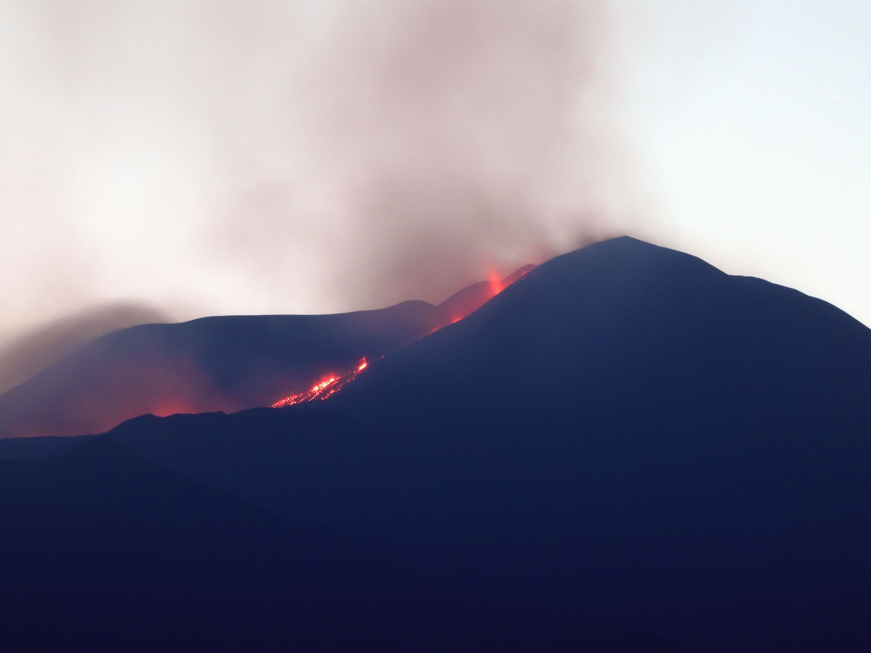 Lire la suite à propos de l’article 07 Juin 2021. FR . Italie / Sicile : Etna , Islande : Geldingadalur / Fagradalsfjall , Philippines : Pinatubo , Indonésie : Semeru , Equateur : Reventador .