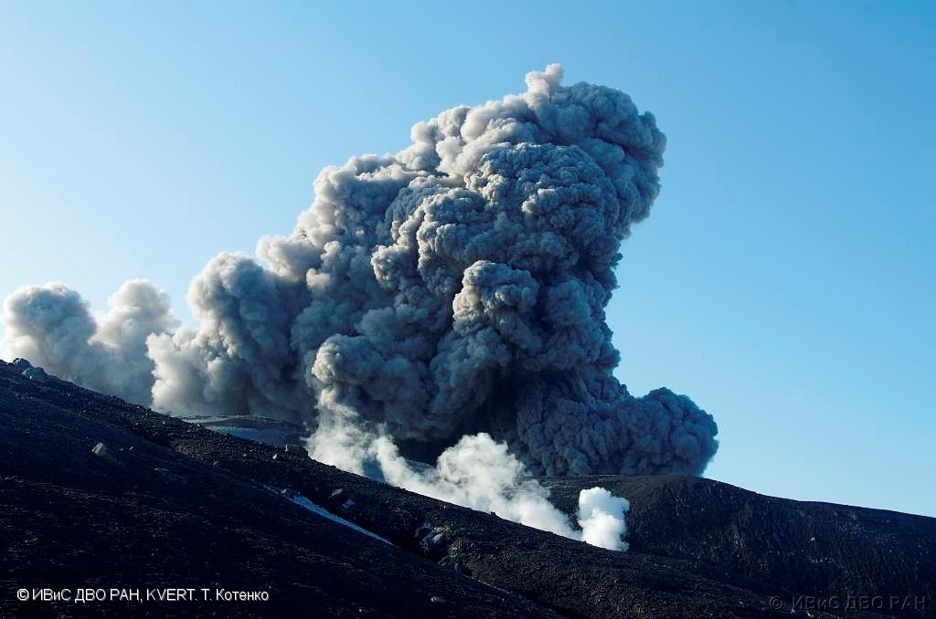 Lire la suite à propos de l’article June 24, 2022 . EN. Russia / Kuril Islands : Ebeko , Colombia : Nevado del Ruiz , Hawaii : Kilauea , Indonesia : Semeru , Colombia : Chiles / Cerro Negro .