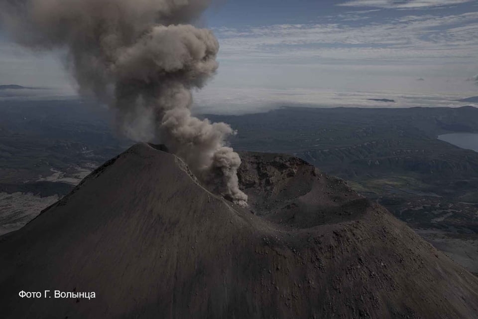 Lire la suite à propos de l’article August 15, 2021. EN . Alaska : Pavlof , Kamchatka : Karymsky , Guatemala : Santiaguito , Mexico : Popocatepetl , Hawaii : Mauna Loa .