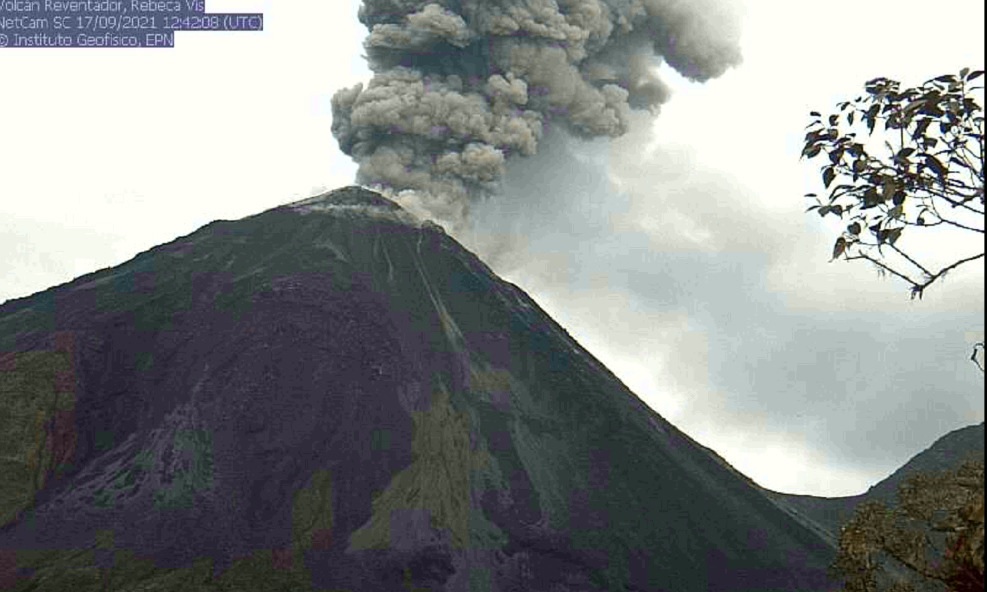 February 1 , 2021. EN . Philippines : Mayon , Indonesia : Raung , Guatemala  : Santiaguito , Canary Islands : Cumbre Vieja . – le chaudron de vulcain