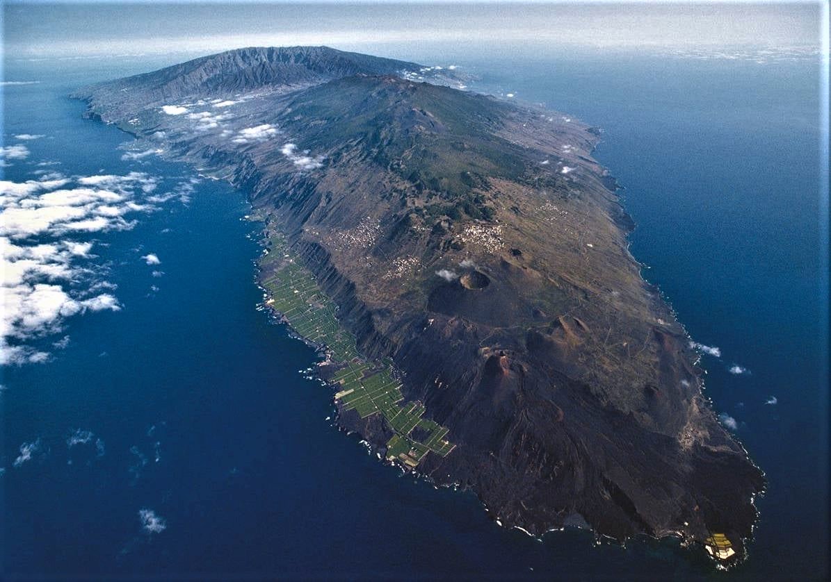 Вулканический остров в тихом океане. Остров ла Пальма. Вулкан Кумбре-Вьеха. La Palma Канары. Пальма Испания вулкан.