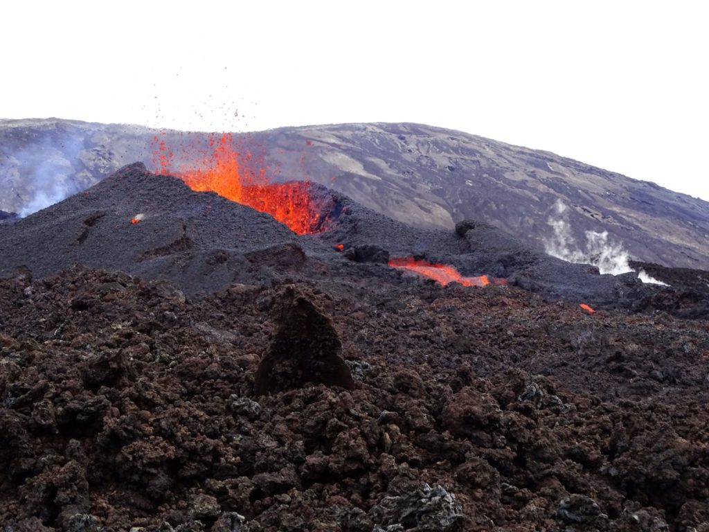 Lire la suite à propos de l’article 24 Décembre 2021. FR . Iles Tonga : Hunga Tonga-Hunga Ha’apai , La Réunion : Piton de la Fournaise , Espagne / La Palma : Cumbre Vieja , Papouasie /Nouvelle Guinée : Manam , Indonésie : Semeru .