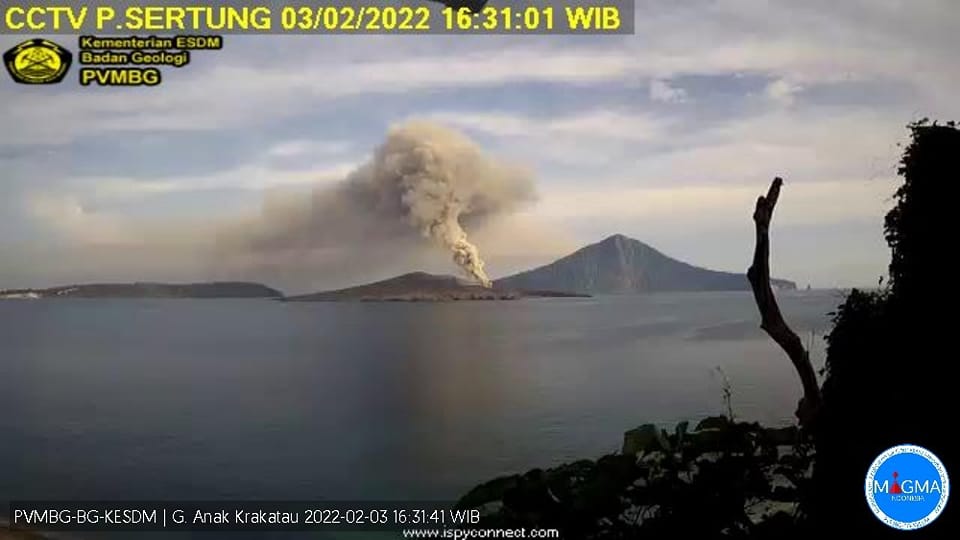 February 04 , 2022 . EN . Indonesia : Anak Krakatau , Kilauea : Hawaii , Indonesia : Batu Tara , Ecuador / Galapagos : Wolf , Guatemala : Santiaguito .