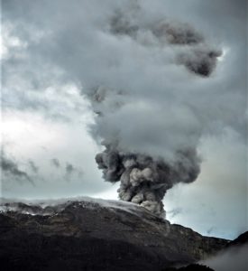Lire la suite à propos de l’article 21 Avril 2022. FR. Alaska : Semisopochnoi , Japon : Asosan , Indonésie : Anak Krakatau , Colombie : Nevado del Ruiz , Hawaii : Kilauea .