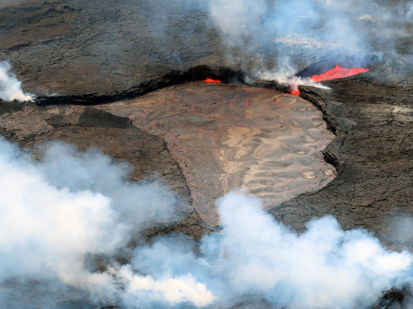 Lire la suite à propos de l’article October 14, 2022. EN. Italy : Vulcano , Italy : Stromboli , Hawaii : Kilauea , Chile : Villarica , Indonesia : Ili Lewotolok , Colombia : Chiles / Cerro Negro .