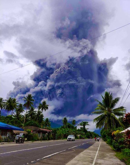 You are currently viewing 05 Juin 2022. FR. Philippines : Bulusan , Indonésie : Ili Lewotolok , Chili : Laguna del Maule , Hawaii : Mauna Loa , Colombie : Chiles / Cerro Negro .