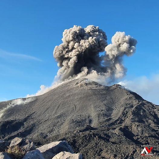 Indonésie – «L'enfant» du volcan Krakatoa entre en éruption