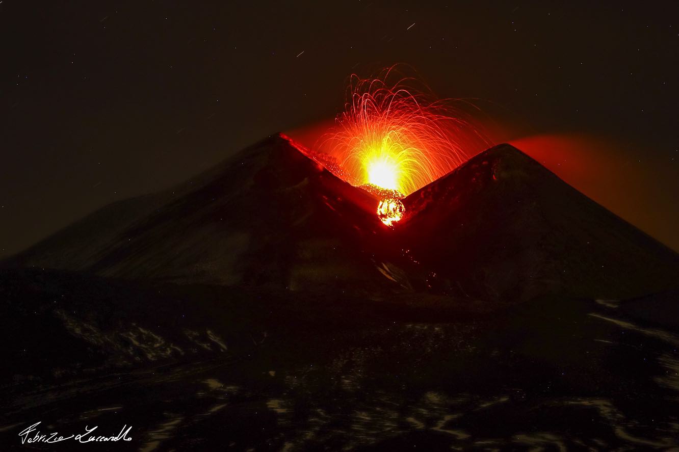 Lire la suite à propos de l’article 11 Novembre 2023 . FR.  Italie / Sicile : Etna , Islande : Péninsule de Reykjanes , Indonésie : Merapi , Chili : Nevados de Chillan , Alaska : Bogoslof .