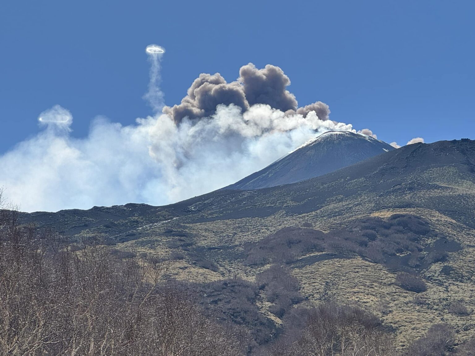 08 Avril 2024. FR. Italie / Sicile : Etna , Indonésie : Semeru ...