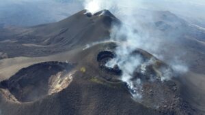 Lire la suite à propos de l’article 28 Aout 2024. FR. Italie / Sicile : Etna , Italie : Stromboli , Indonésie : Ibu , Chili : Descabezado Grande , Colombie : Puracé – Chaîne volcanique Los Coconucos .