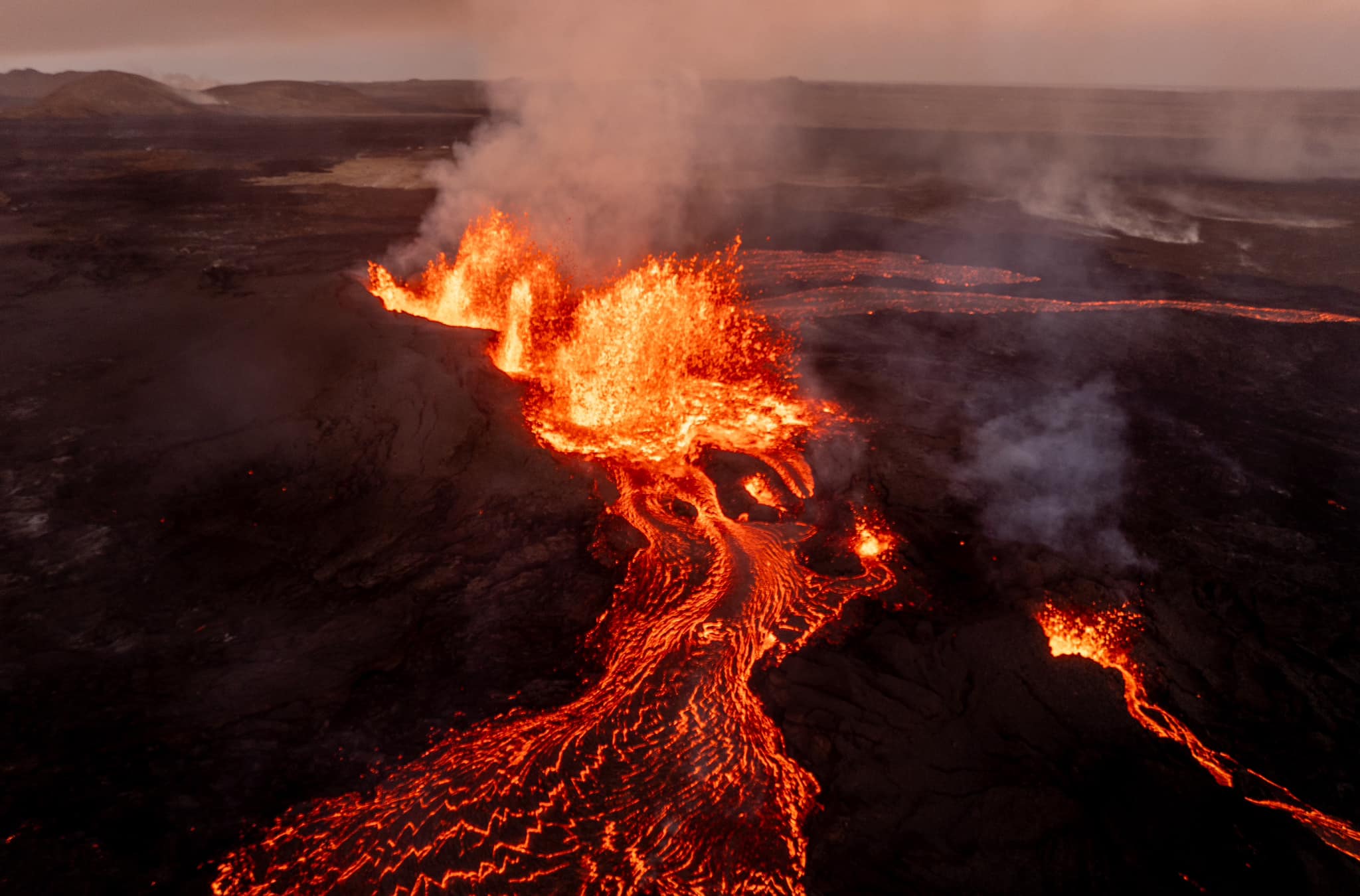 You are currently viewing 27 Aout 2024. FR. Islande : Péninsule de Reykjanes , Nouvelle Zélande : White Island , Indonésie : Lewotobi Laki-laki , Chili : Laguna del Maule , Guatemala : Santiaguito .