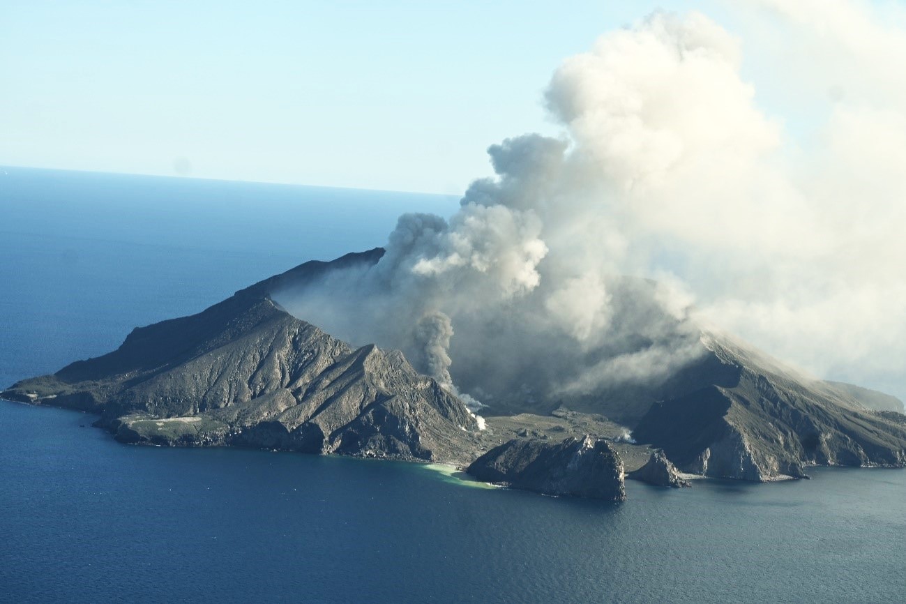 Lire la suite à propos de l’article 16 Aout 2024. FR. Italie : Stromboli , Russie / Iles Kouriles : Alaid , Nouvelle Zélande : White Island , Colombie : Nevado del Ruiz , La Guadeloupe : La Soufrière .