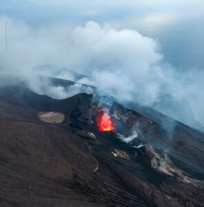 Lire la suite à propos de l’article 20 Novembre 2024. FR. Italie : Stromboli , Italie / Sicile : Etna , Indonésie : Lewotobi Laki-laki , Colombie : Galeras , Equateur : El Reventador .