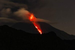 Lire la suite à propos de l’article 22 Décembre 2024 . FR. Islande : Grjótarvatn , Indonésie : Ibu , Colombie : Cerro Machín , Guatemala : Fuego , Equateur : Sangay .