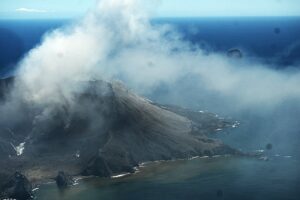 Lire la suite à propos de l’article December 16, 2024. EN. New Zealand : White Island , Indonesia : Raung , Chile : Descabezados Grande , Ecuador : El Reventador , Mexico : Popocatepetl .