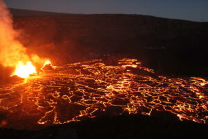 Lire la suite à propos de l’article 02 Janvier 2025. FR. Hawaii : Kilauea ,  Chili : Tatara- San Pedro , Italie : Stromboli , Indonésie : Lewotobi Laki-laki , Iles Tonga : Home Reef .