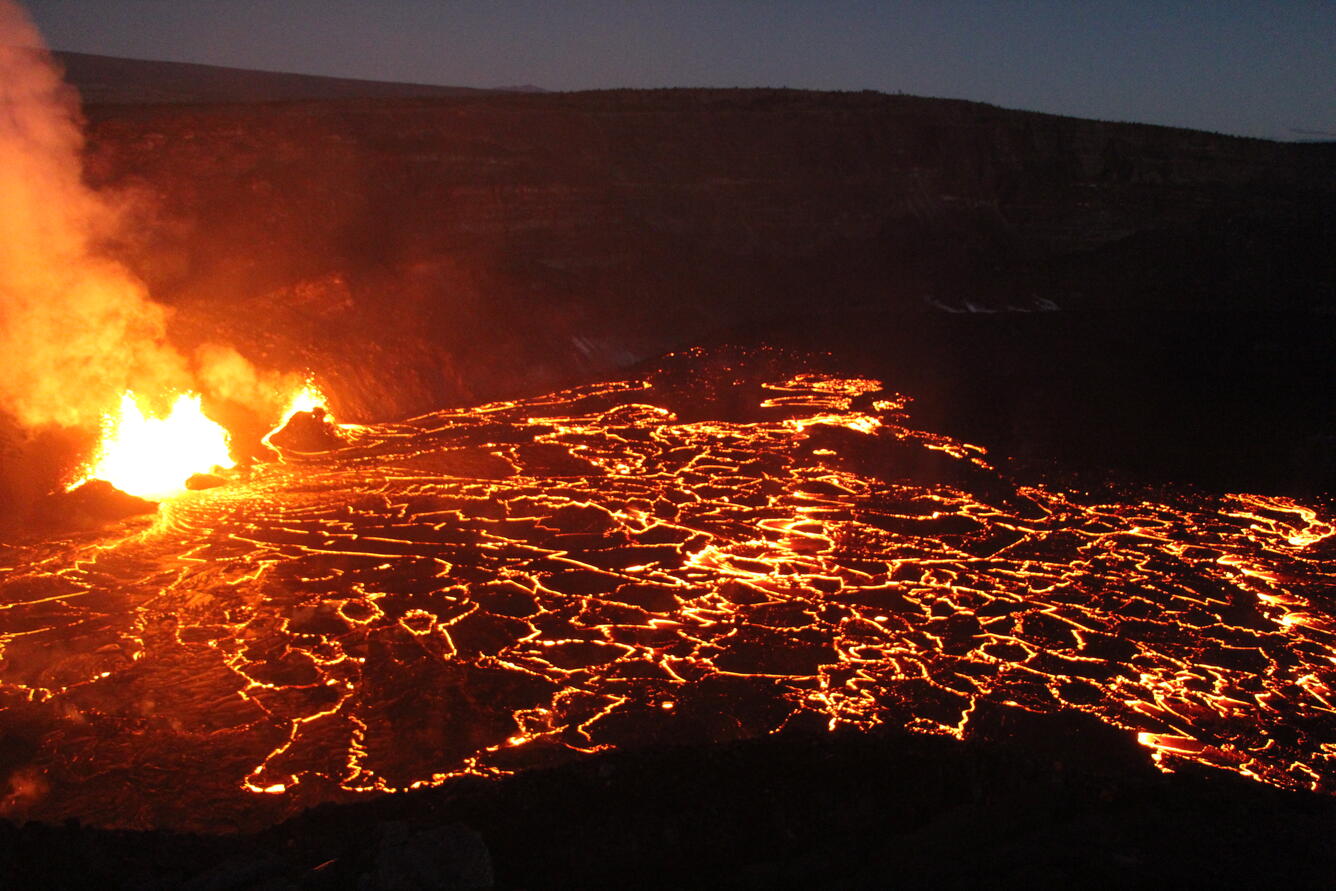 January 2, 2025. EN. Hawaii : Kilauea , Chile : Tatara-San Pedro ...