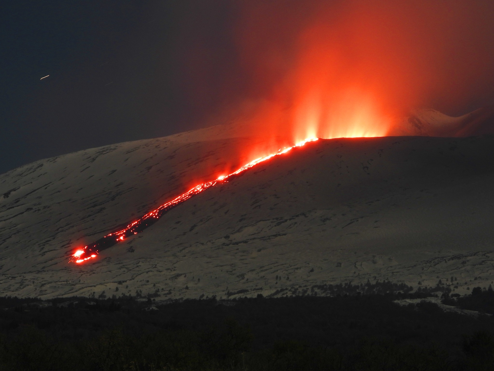 Lire la suite à propos de l’article 12 Février 2025. FR. Italie : Stromboli , Italie / Sicile : Etna , Alaska : Spurr , Indonésie : Semeru , Chili : Puyehue / Cordon Caulle .