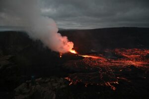 Lire la suite à propos de l’article 22 Février 2025. FR. Hawaii : Kilauea , Alaska / Iles Aléoutiennes : Atka , Indonésie : Merapi , Chili : Lascar , Islande : Péninsule de Reykjanes . 