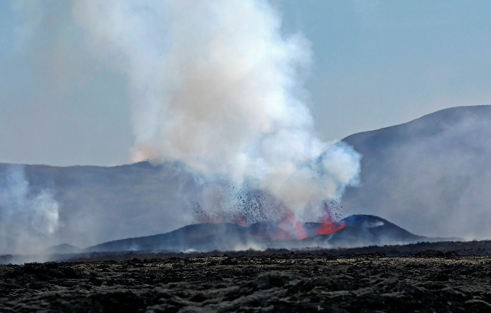 Lire la suite à propos de l’article March 14, 2025. EN. Iceland : Reykjanes Peninsula , Indonesia : Raung , Chile : Puyehue-Cordon Caulle , Italy : Campi Flegrei , Colombia : Chiles / Cerro Negro .