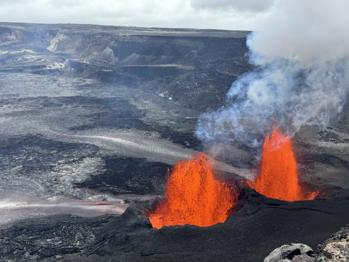 You are currently viewing 12 Mars 2025 . FR. Hawaii : Kilauea , Islande : Péninsule de Reykjanes , Italie / Sicile : Etna , Italie : Stromboli , Guatemala : Fuego .