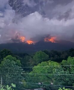 Lire la suite à propos de l’article May 15, 2025. EN. Italy : Campi Flegrei , Indonesia : Marapi , Philippines : Kanlaon , Costa Rica : Poas , Colombia : Puracé – Los Coconucos volcanic chain .