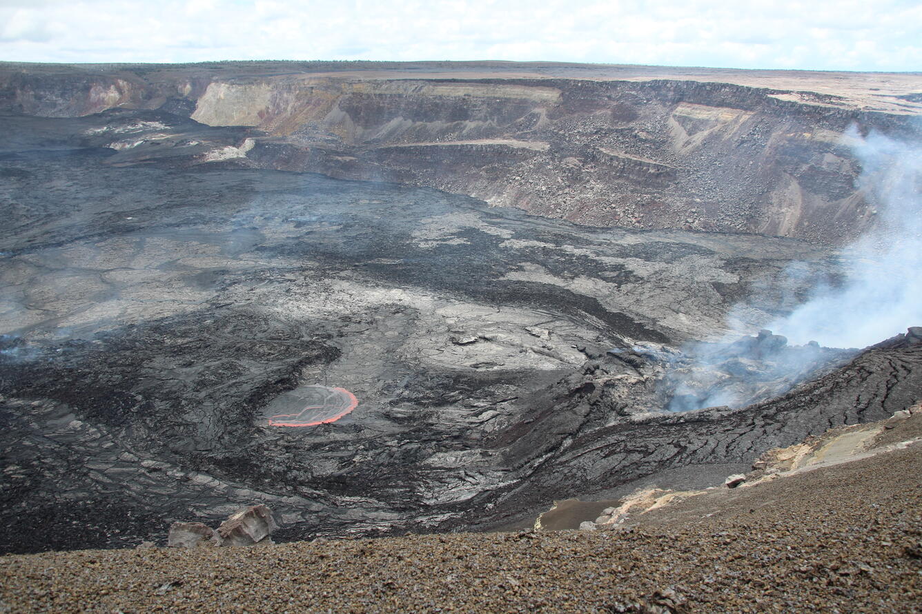 Lire la suite à propos de l’article May 10, 2025. EN. Indonesia : Dukono , Hawaii : Kilauea , Colombia : Nevado del Ruiz , Chile : Descadezados Grande , Guatemala : Santiaguito .