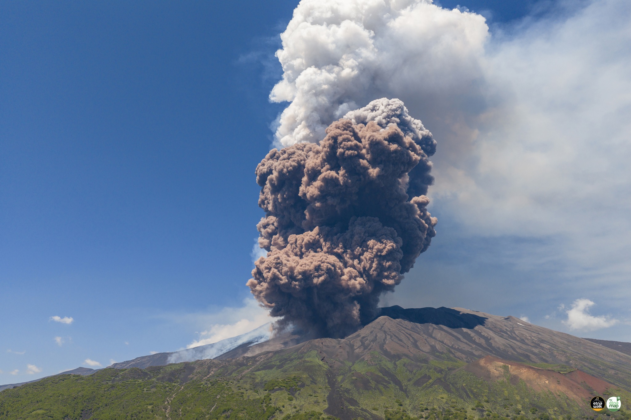 Lire la suite à propos de l’article June 11, 2025. EN . Italy / Sicily : Etna , Italy : Stromboli , Hawaii : Kilauea , Colombia : Chiles / Cerro Negro , Indonesia : Raung .