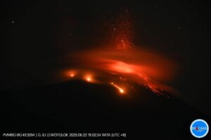Lire la suite à propos de l’article June 24, 2025. EN. Indonesia : Ili Lewotolok , Chile : Lascar , Hawaii : Kilauea , La Martinique : Mount Pelée , Japan : Shinmoedake .