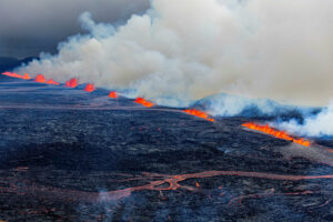Lire la suite à propos de l’article July 18, 2025. EN. Iceland : Reykjanes Peninsula , Indonesia : Ili Lewotolok , Japan : Sakurajima , Colombia : Puracé – Los Coconucos Volcanic Chain , Guatemala : Santiaguito .