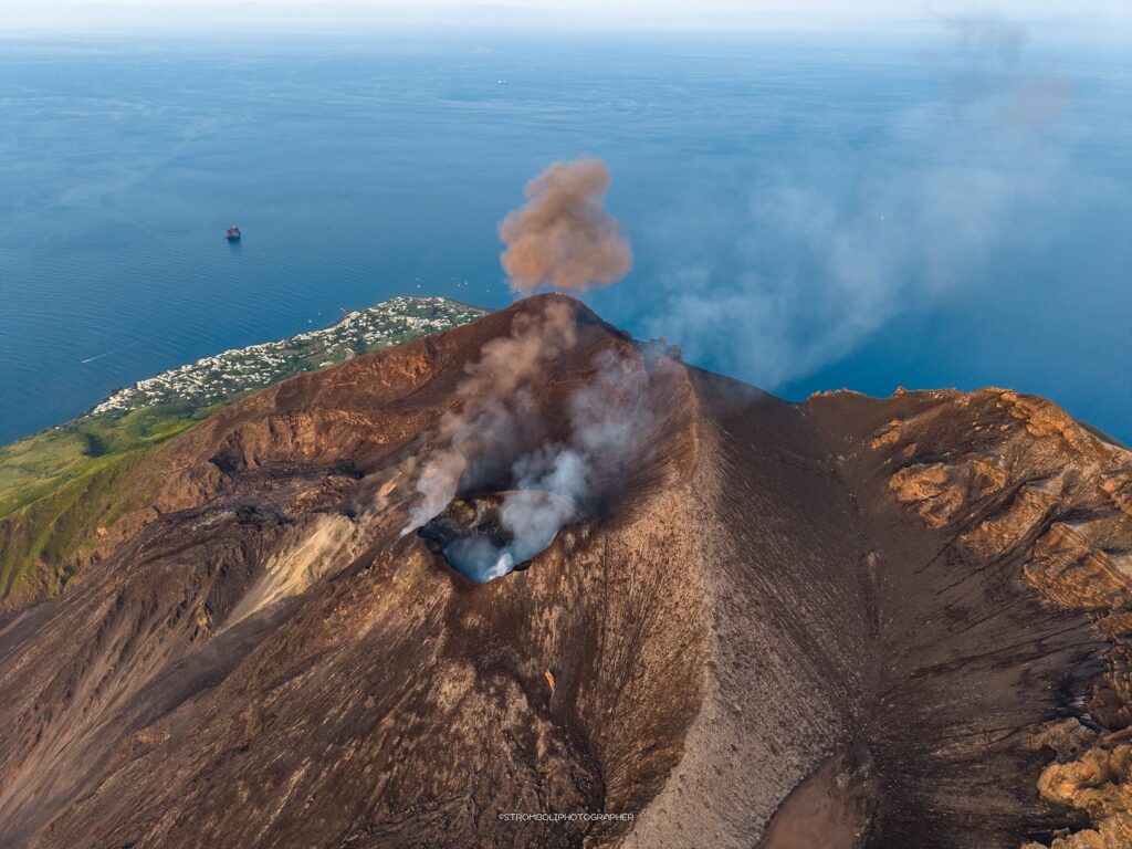 You are currently viewing 16 Juillet 2025. FR. Italie / Sicile : Etna , Italie : Stromboli , Islande : Péninsule de Reykjanes , Indonésie : Marapi , Chili : Planchón-Peteroa .