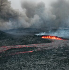 Lire la suite à propos de l’article 23 Juillet 2025 . FR. Islande : Péninsule de Reykjanes , Indonésie : Marapi , Italie / Sicile : Etna , Italie : Stromboli , Chili : Planchon-Peteroa .