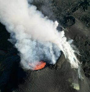 Lire la suite à propos de l’article July 28, 2025. EN. Iceland : Reykjanes Peninsula , Indonesia : Ili Lewotolok , Colombia : Galeras , Ecuador : Sangay , La Martinique : Mount Pelée .