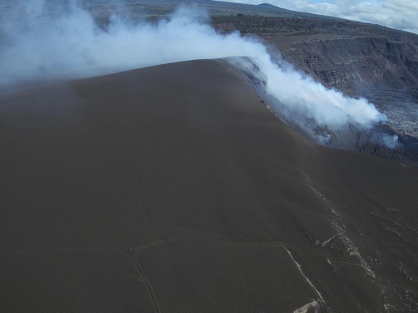You are currently viewing 27 Juillet 2025. FR. Hawaii : Kilauea , Indonésie : Dukono , Colombie : Nevado del Ruiz , Costa Rica : Poas , Equateur : El Reventador .