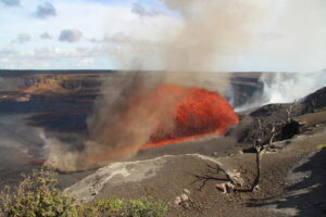 Lire la suite à propos de l’article 23 Aout 2025. FR. Hawaii : Kilauea , Italie / Sicile : Etna , Chili : Descabezado Grande , Colombie : Nevado del Ruiz , Indonésie : Lewotobi Laki-laki .