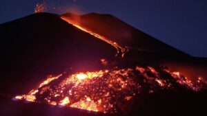 Lire la suite à propos de l’article August 22, 2025. EN. Italy / Sicily : Etna , Alaska : Spurr , Japan : Suwanosejima , Chile : Hudson , Costa Rica : Turrialba .