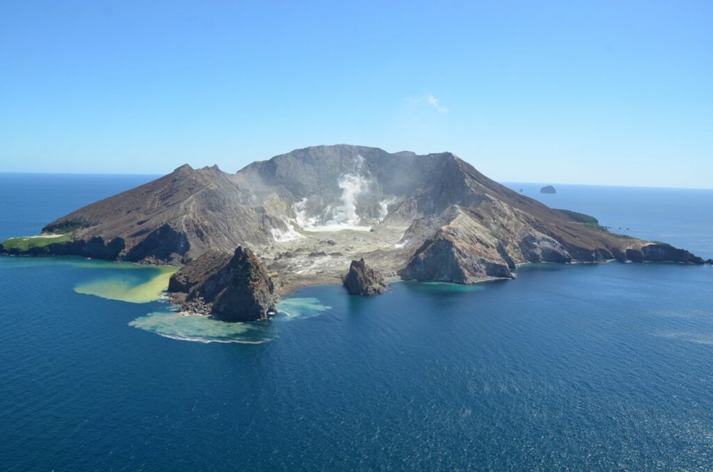 Lire la suite à propos de l’article August 28, 2025. EN. New Zealand : White Island , Indonesia : Semeru , Colombia : Puracé – Los Coconucos volcanic chain , Japan : Sakurajima , Papua New Guinea : Ulawun .
