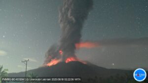 Lire la suite à propos de l’article August 18, 2025. EN. Indonesia : Lewotobi Laki-laki , Italy / Sicily : Etna , Chile : Puyehue / Cordon Caulle , Guatemala : Santiaguito , Ecuador : Sangay .