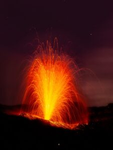 Lire la suite à propos de l’article 01 Octobre 2025. FR. Italie / Sicile : Etna , Italie : Stromboli , Hawaii : Kilauea , Indonésie : Lewotobi Laki-laki , Colombie : Chiles / Cerro Negro .