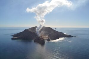 Lire la suite à propos de l’article 8 Septembre 2025 . FR. Nouvelle Zélande : White Island , Indonésie : Marapi , Chili : Laguna del Maule , Equateur : Sangay , Costa Rica : Rincon de la Vieja .