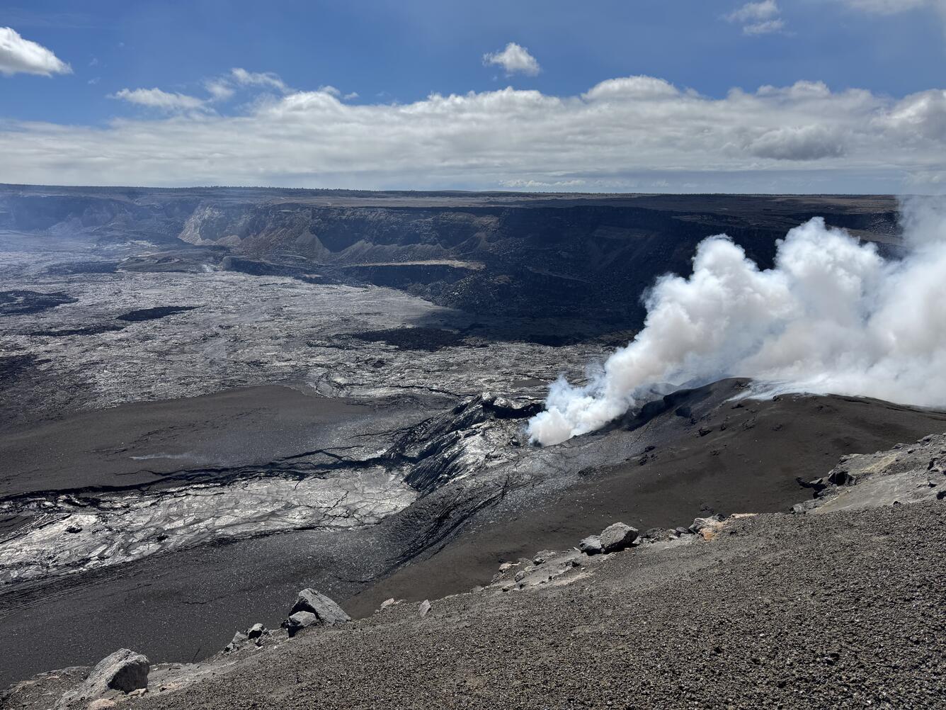 Lire la suite à propos de l’article September 5, 2025. EN. Hawaii : Kilauea , Indonesia : Ibu , Italy : Campi Flegrei , Iceland : Reykjanes Peninsula , Colombia : Puracé – Los Coconucos Volcanic Chain .