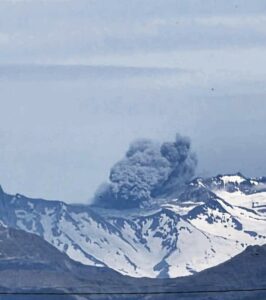 Lire la suite à propos de l’article 28 Octobre 2025. FR. Chili / Argentine : Planchón Peteroa , Indonésie : Semeru , Colombie : Cerro Machin , La Guadeloupe : Soufrière , Guatemala : Santiaguito .