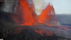 Lire la suite à propos de l’article November 10, 2025. EN. Hawaii : Kilauea , Italy : Stromboli , Indonesia : Merapi , Ecuador : El Reventador , Kamchatka : Bezymianny .