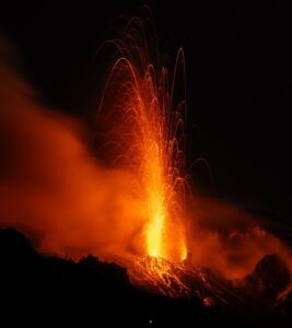 Lire la suite à propos de l’article 5 Novembre 2025. FR. Italie / Sicile : Etna , Italie : Stromboli , Alaska : Complexe volcanique d’Atka , Chili : Laguna del Maule , Colombie : Nevado del Ruiz .
