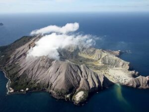 Lire la suite à propos de l’article 11 Novembre 2025. FR. Italie : Stromboli , Nouvelle Zélande : White Island , Indonésie : Ibu , Chili : Lascar , Costa Rica : Poas .