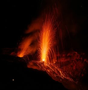 Lire la suite à propos de l’article 16 Novembre 2025. FR. Italie : Stromboli , Japon : Sakurajima , Kamchatka : Krasheninnikov , Costa Rica : Poas , Equateur : Sangay .