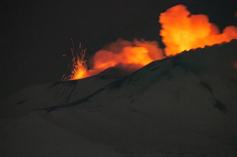 You are currently viewing 27 Décembre 2025. FR. Italie / Sicile : Etna , Italie : Stromboli , Islande : Péninsule de Reykjanes , Indonésie : Ibu , Colombie : Chiles / Cerro Negro .
