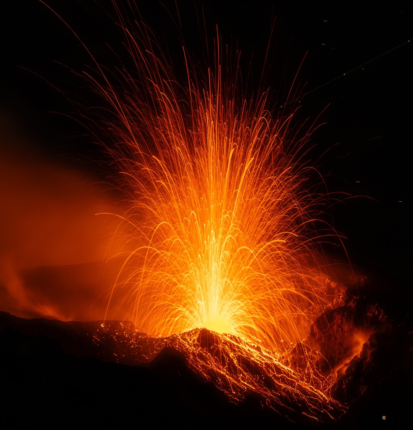 Lire la suite à propos de l’article January 9, 2026. EN. Italy : Stromboli , Italy / Sicily : Etna , Hawaii : Kilauea , Indonesia : Semeru , Colombia , Purace – Los Coconucos volcanic chain .